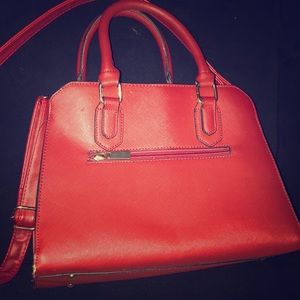 Medium sized shoulder bag,